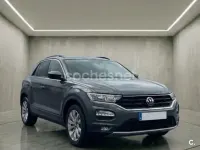 Usado VW T-Roc Advance 110 CV (80 kW) 2021 Gris / plata SUV
