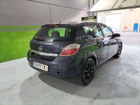 Usado Opel Astra Enjoy 100 CV (73 kW) 2004 Gris / plata Berlina