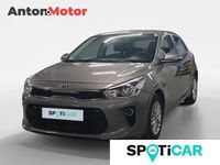 Usado Kia Rio 100 CV (73 kW) 2020 Gris / plata Berlina