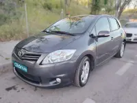 Usado Toyota Auris Active 90 CV (66 kW) 2011 Gris Utilitario