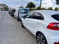 Usado Kia Rio 75 CV (55 kW) 2016 Blanco Utilitario