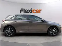 Usado Hyundai i30 110 CV (80 kW) 2023 Marrón Berlina