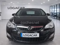 Używany Opel Astra Enjoy 110 KM (80 kW) 2011 Czarny Sedan/Limuzyna