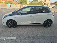 Usado Toyota Yaris Hybrid 100 CV (73 kW) 2018 Blanco Berlina
