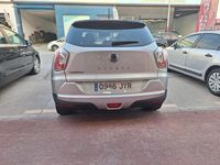Usado Ssangyong (KGM) Tivoli Limited 115 CV (84 kW) 2017 Gris / plata SUV