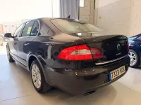 Usado Skoda Superb Comfort 140 CV (102 kW) 2011 Marrón Berlina