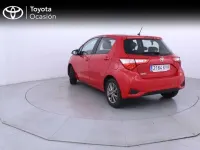 Usado Toyota Yaris Active 111 CV (81 kW) 2019 Rojo Utilitario
