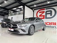 Usado Mercedes CLA200 Shooting Brake 150 CV (110 kW) 2020 Gris / plata Familiar