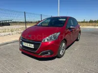 Usado Peugeot 208 Style 82 CV (60 kW) 2018 Rojo Utilitario