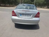 Usado Mercedes C180 Classic 143 CV (105 kW) 2005 Gris / plata Berlina