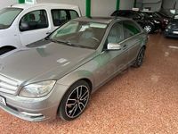 Usado Mercedes C200 Avantgarde 136 CV (100 kW) 2011 Gris / plata Berlina