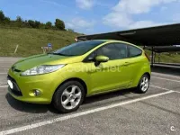 Usado Ford Fiesta 82 CV (60 kW) 2009 Verde Berlina