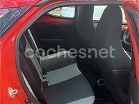 Usado Toyota Aygo X-cite 69 CV (50 kW) 2018 Rojo Utilitario