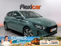 Usado Hyundai i20 100 CV (73 kW) 2024 Verde Utilitario