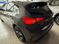 Usado Ford Focus ST-Line 125 CV (91 kW) 2021 Gris / plata Berlina