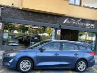 Usado Ford Focus Trend 120 CV (88 kW) 2020 Azul Familiar