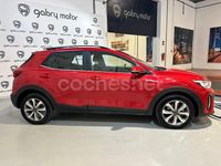 Usado Kia Stonic 100 CV (73 kW) 2024 Rojo SUV