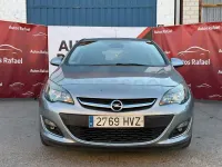 Usado Opel Astra Excellence 130 CV (95 kW) 2014 Gris / plata Berlina