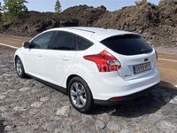 Usado Ford Focus 125 CV (91 kW) 2014 Blanco Berlina