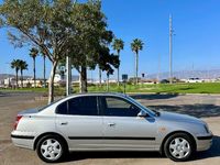Usado Hyundai Elantra Style 112 CV (82 kW) 2004 Gris / plata Berlina