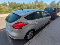 Usado Ford Focus Trend 125 CV (91 kW) 2017 Gris / plata Berlina