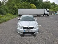 Usado Skoda Octavia Ambition 105 CV (77 kW) 2011 Gris / plata Berlina