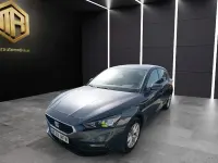 Usado Seat Leon Style 130 CV (95 kW) 2023 Gris metalizado