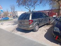 Usado Chrysler Voyager 140 CV (102 kW) 2005 Beige Monovolumen