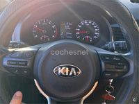 Usado Kia Stonic 100 CV (73 kW) 2020 Granate SUV