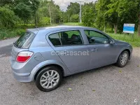Usado Opel Astra Cosmo 100 CV (73 kW) 2005 Gris / plata Berlina