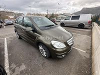 Usado Mercedes B200 140 CV (102 kW) 2011 Marrón Monovolumen