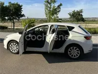 Usado Seat Leon Style 110 CV (80 kW) 2016 Blanco Berlina