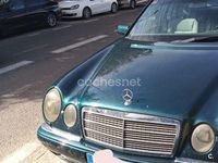 Usado Mercedes E300 Elegance 177 CV (130 kW) 1997 Verde Berlina