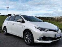 Usado Toyota Auris Touring Sports Active 136 CV (100 kW) 2015 Blanco Familiar