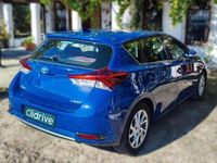 Usado Toyota Auris Hybrid Active 99 CV (72 kW) 2017 Azul Familiar