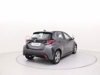 Usado Toyota Yaris Cross Active 116 CV (85 kW) 2024 Gris / plata SUV