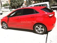 Usado Hyundai i30 110 CV (80 kW) 2015 Granate Berlina