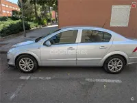 Usado Opel Astra Edition 100 CV (73 kW) 2009 Gris / plata Berlina