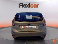 Usado Ford Fiesta Trend 101 CV (74 kW) 2015 Gris Utilitario
