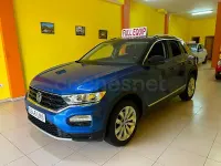 Usado VW T-Roc Advance 110 CV (80 kW) 2021 Azul SUV