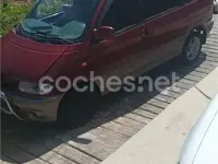 Usado Nissan Serena 75 CV (55 kW) 2000 Granate Monovolumen
