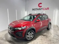 Usado Dacia Sandero Comfort 91 CV (66 kW) 2022 Granate Berlina