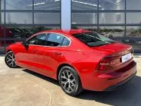 Usado Volvo S60 Core 197 CV (144 kW) 2023 Granate Berlina