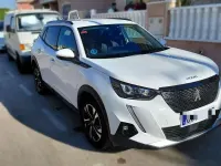 Usado Peugeot 2008 Allure 101 CV (74 kW) 2021 Blanco SUV
