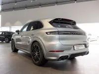 Usado Porsche Cayenne E-Hybrid 470 CV (345 kW) 2025 Gris / plata SUV
