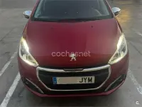Usado Peugeot 208 Style 82 CV (60 kW) 2017 Granate Utilitario