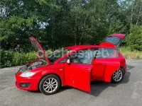 Usado Seat Leon Reference 105 CV (77 kW) 2010 Rojo Utilitario
