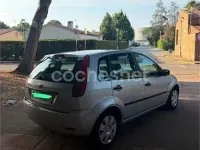 Usado Ford Fiesta Ambiente 70 CV (51 kW) 2002 Gris / plata Utilitario