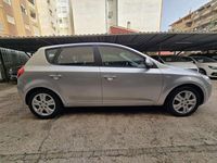 Usado Kia Ceed 90 CV (66 kW) 2007 Plateado Utilitario