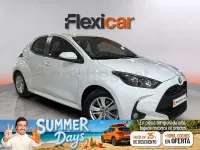 Usado Toyota Yaris Hybrid Active 116 CV (85 kW) 2022 Blanco Berlina